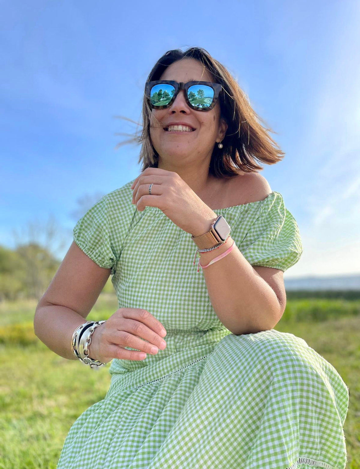 Vestido vichy cinzento e branco com elástico ombros