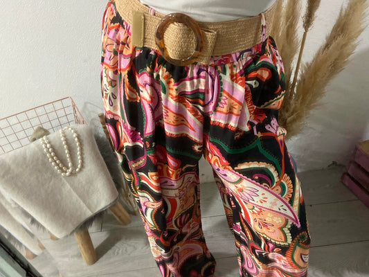 Pantalonas pretas estampado paisley colorido com cinto