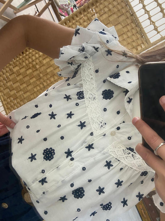 Camisa manga curta com bordado azul