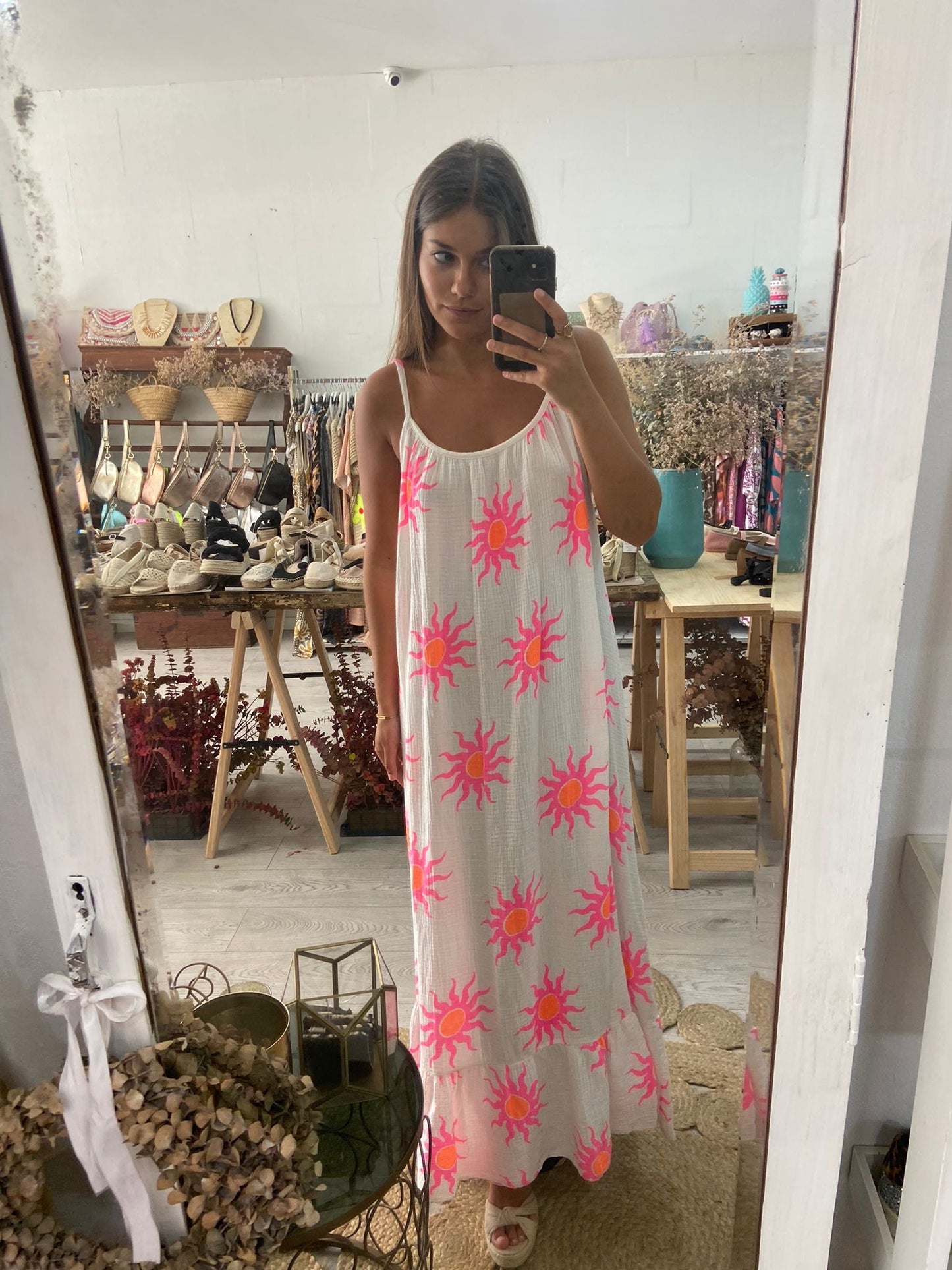 Vestido bege com sol rosa/laranja