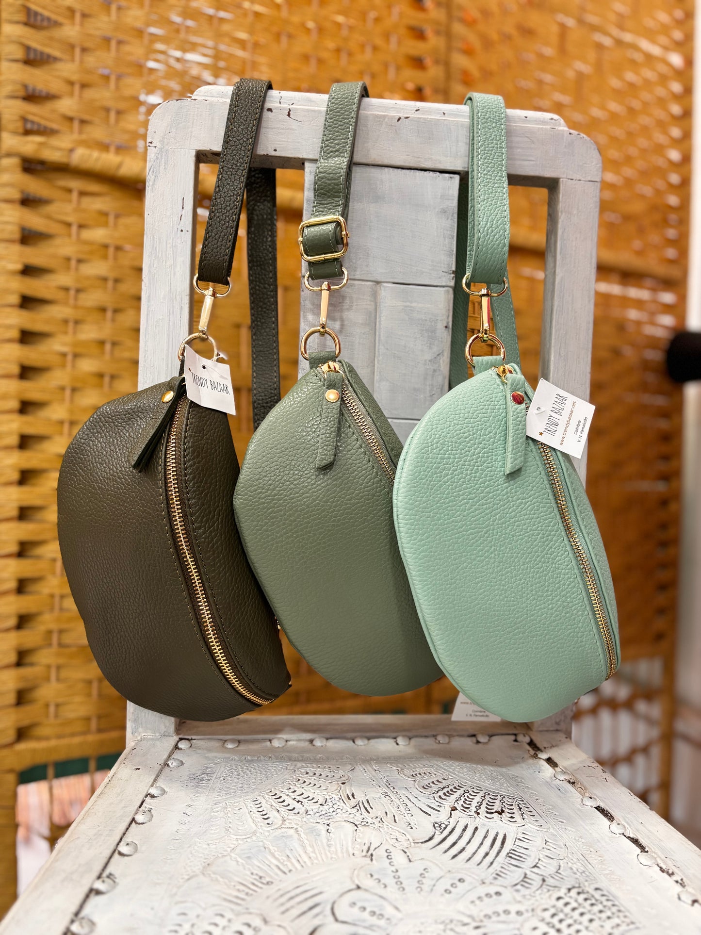 Bolsa banana de cintura ou tiracolo em pele texturada caqui | verde | menta