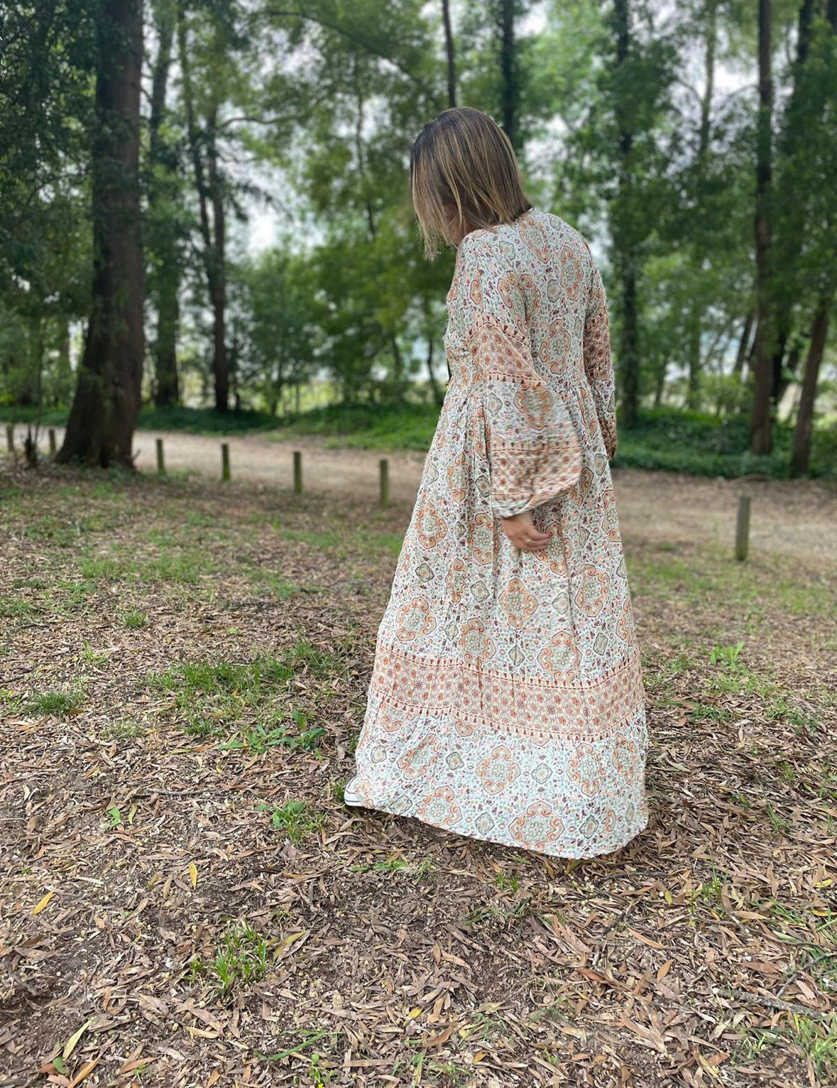 Vestido estampado com bordados no decote GF.rid