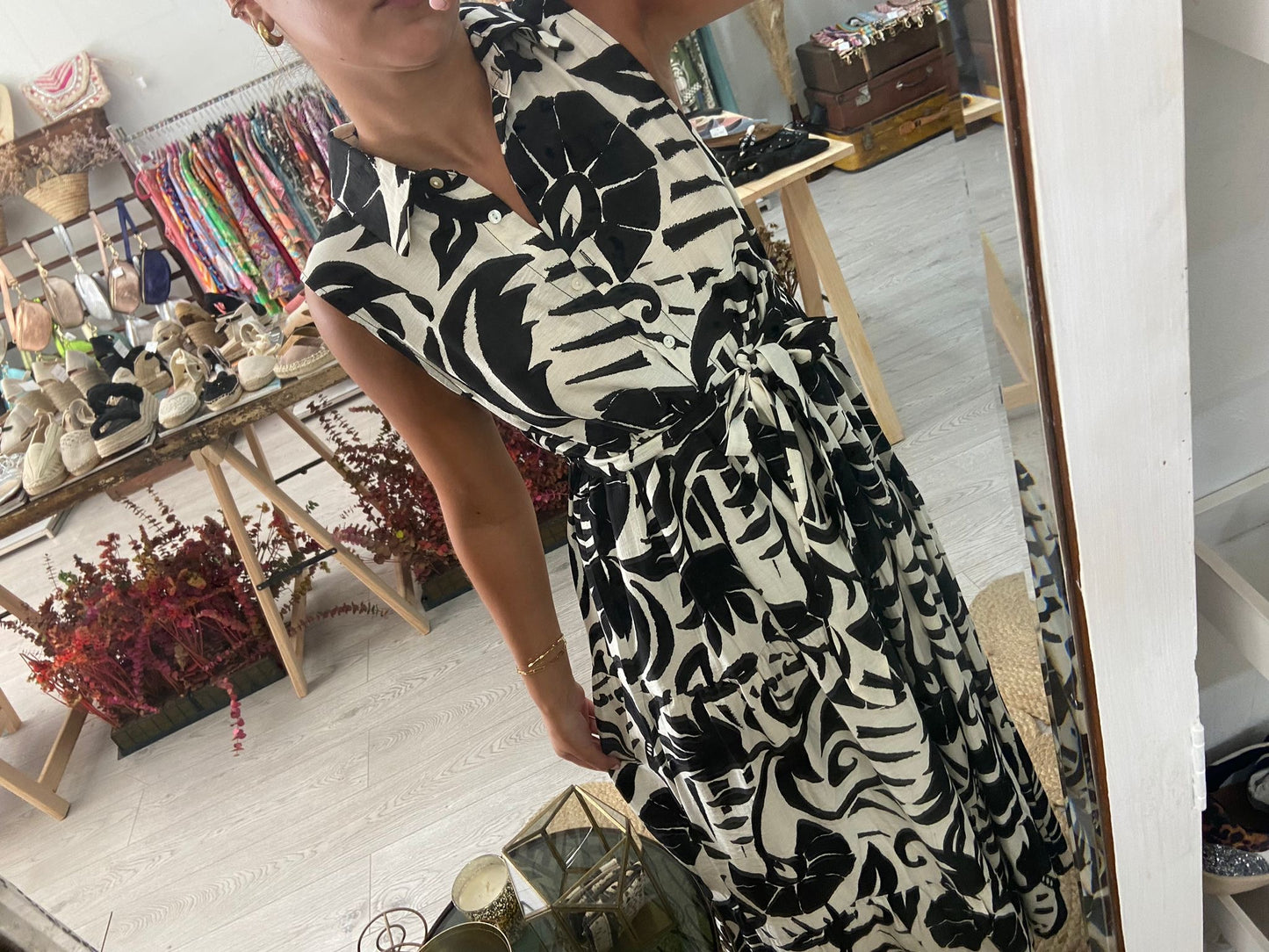 Vestido estampado flores pretas