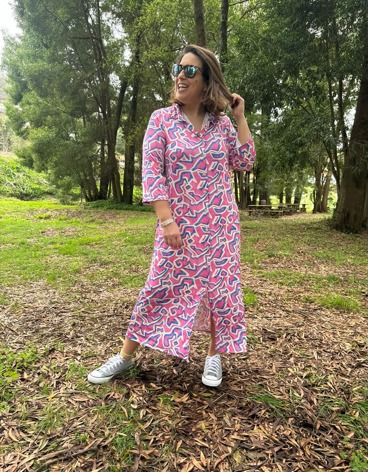 Vestido camiseiro estampado taupe e azul malha fria