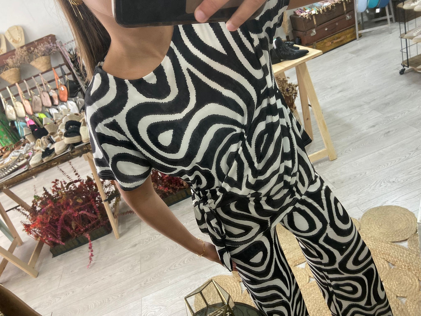 Conjunto túnica e calças estampado preto/branco