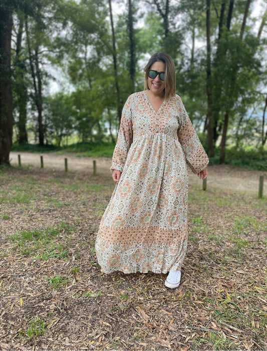 Vestido estampado com bordados no decote GF.rid