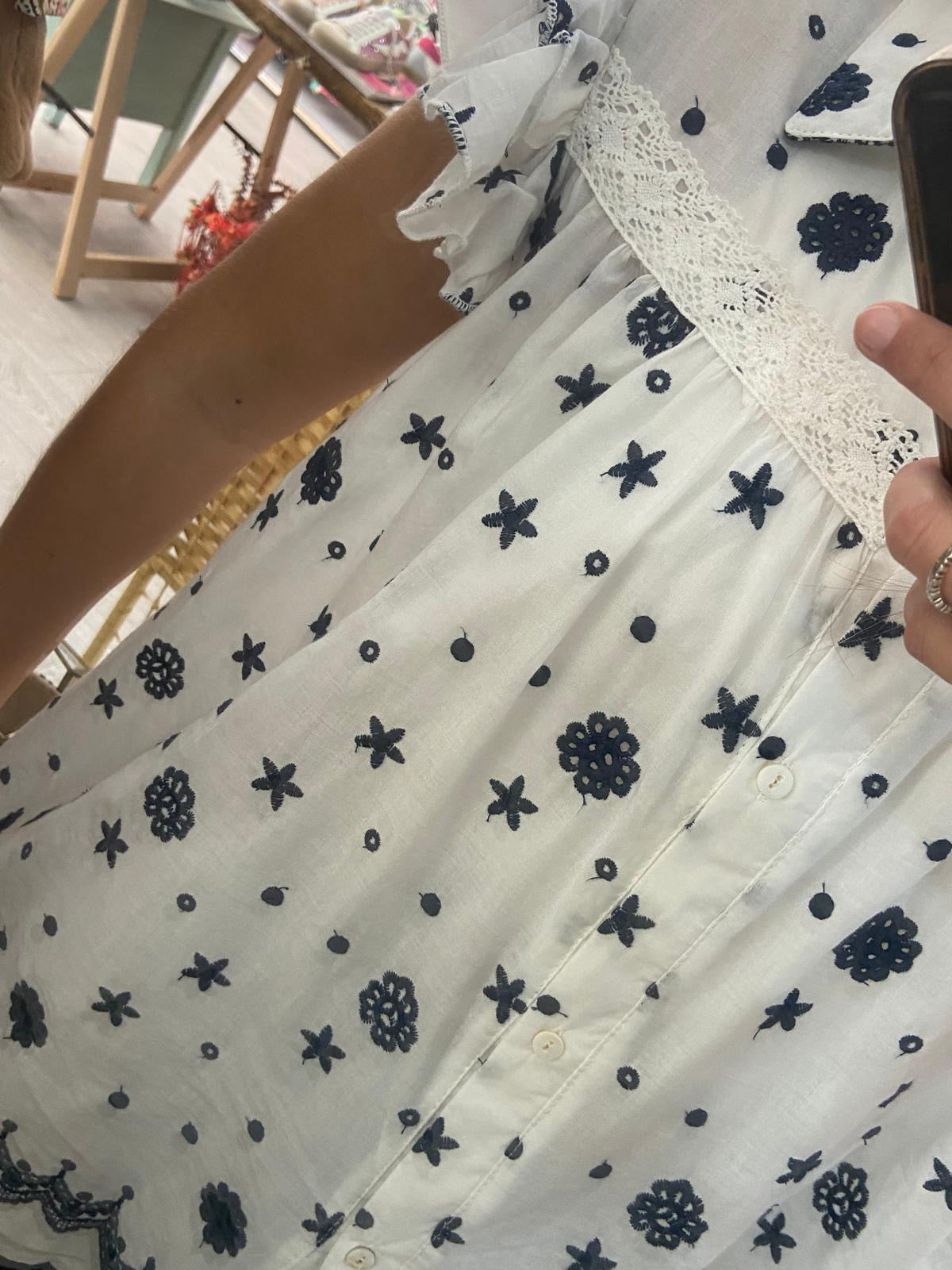 Camisa de manga corta bordada azul