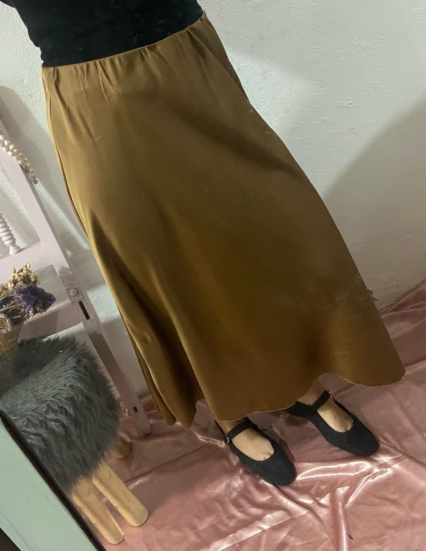 Saia preta acetinada