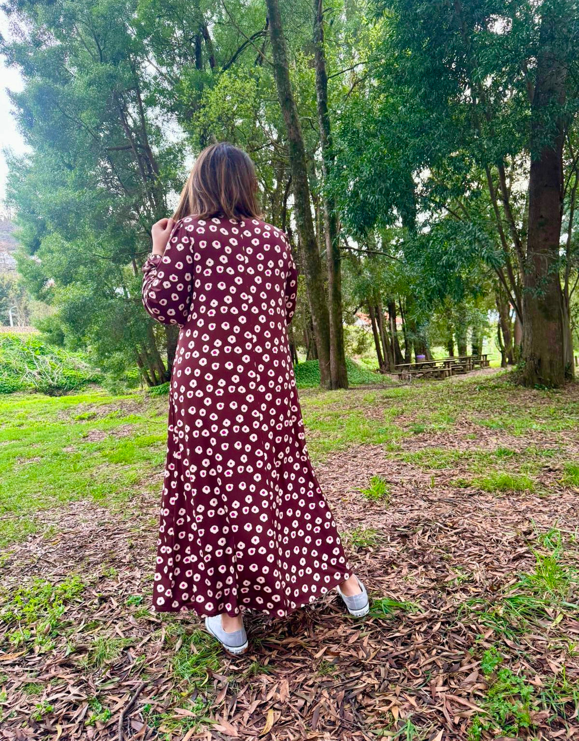 Vestido vermelho com bolas crú e azul