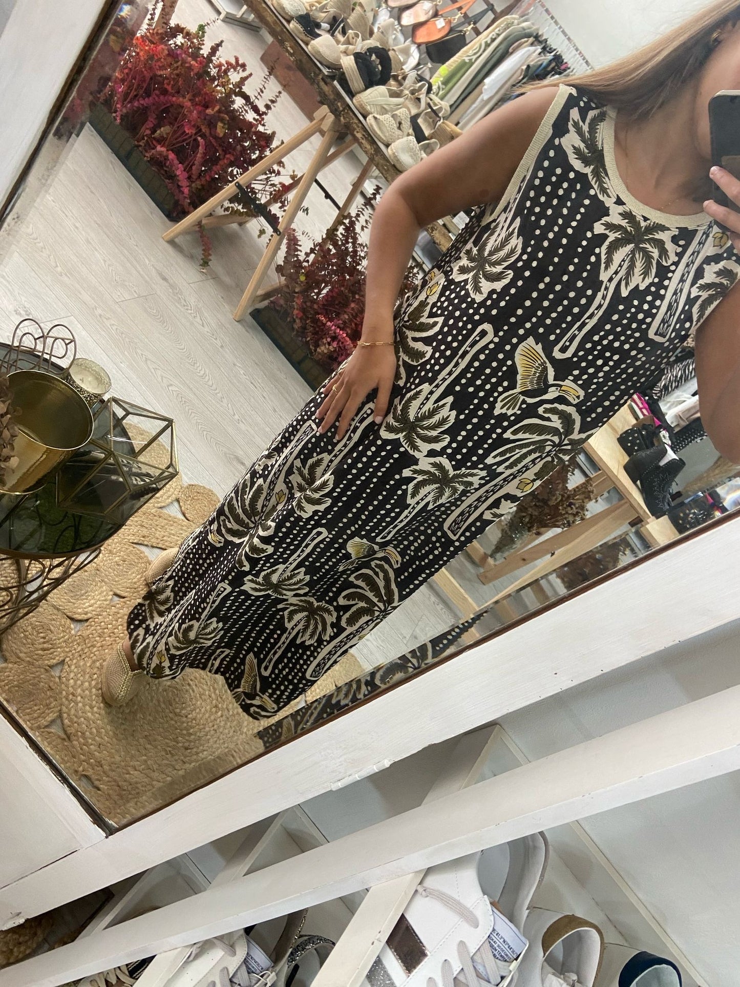 Vestido mostarda estampado tropical