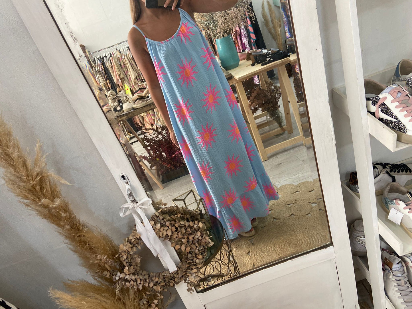 Vestido bege com sol rosa/laranja