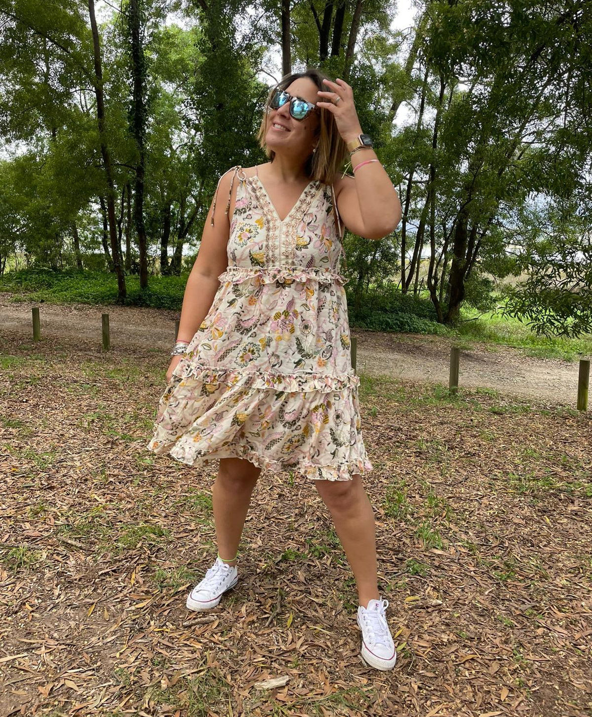 Vestido curto estampado floral e alças ajustáveis Gf.gryf