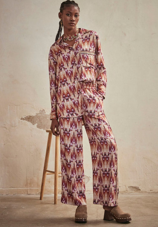 Camisa estampada bolso bordado GF. Kali