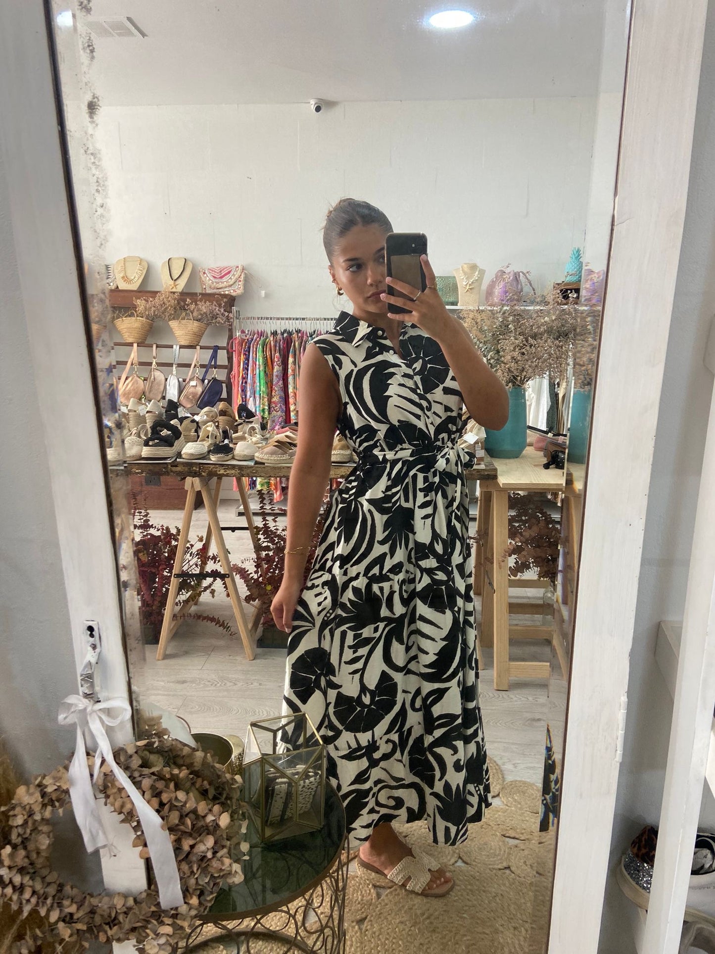 Vestido estampado flores pretas