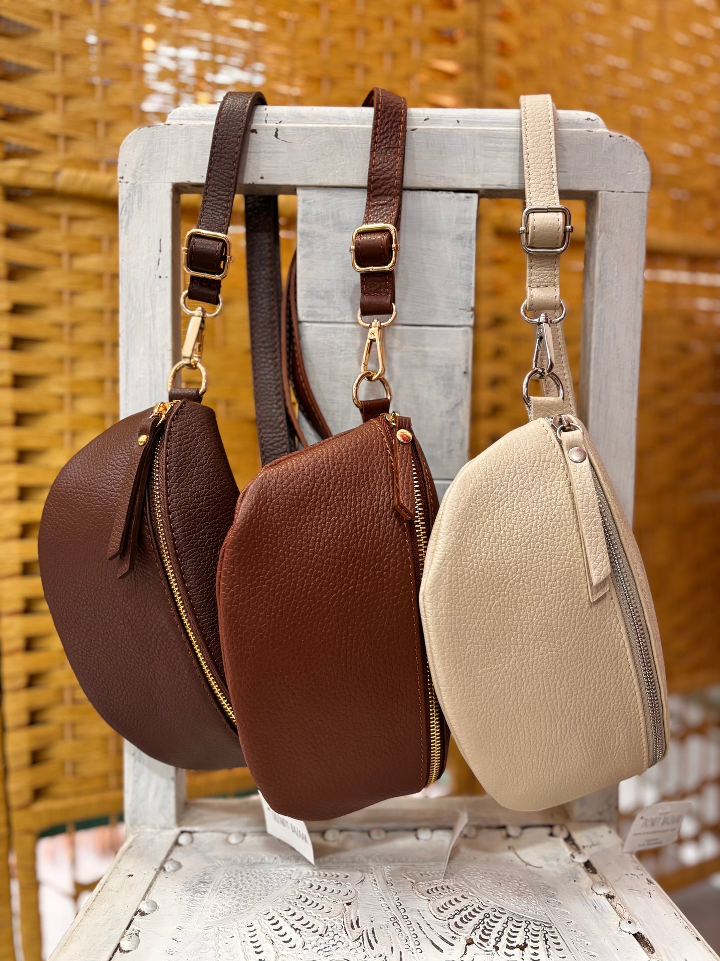 Bolsa banana de cintura ou tiracolo em pele texturada castanha | camel | bege