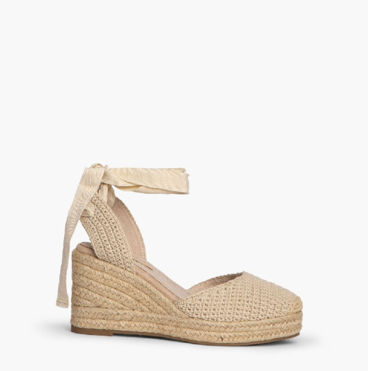 Sandalias de cuña de crochet beige