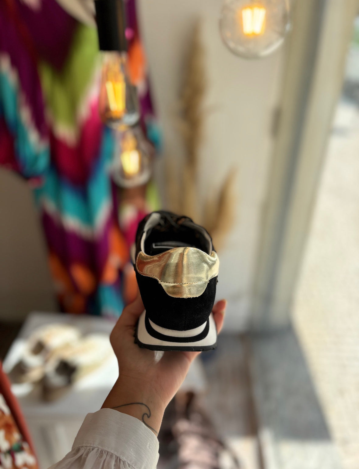 Sapatilhas pretas dourado raio glitter dourado