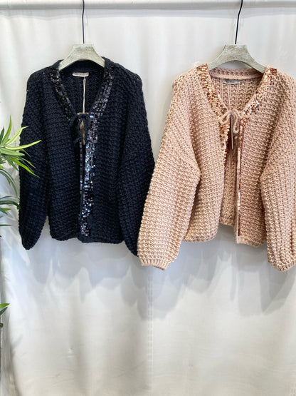 Casaco bege lantejoulas na lapela