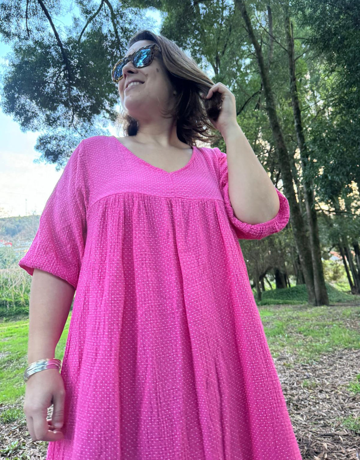 Vestido midi rosa com pintinhas brancas