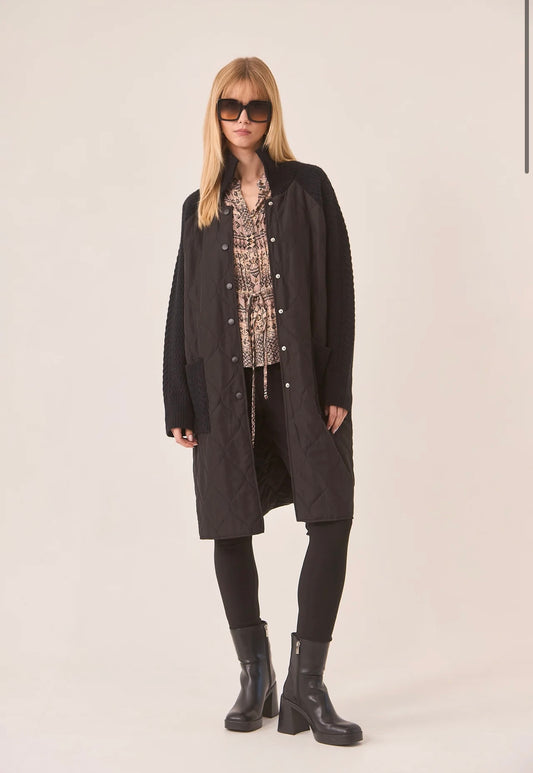 Casaco de malha com acolchoado  preto TS.Antigi