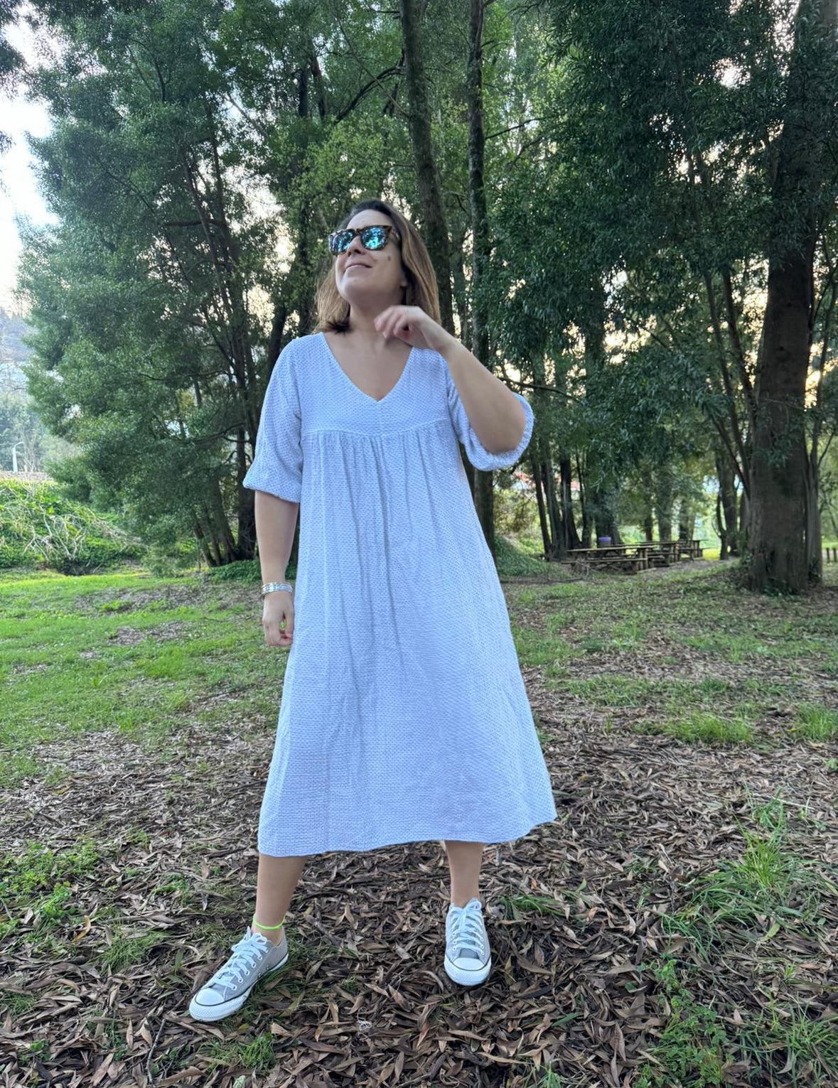 Vestido midi rosa com pintinhas brancas