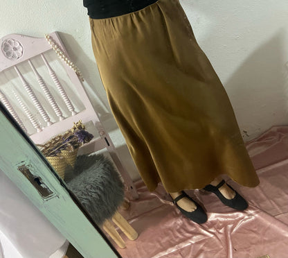 Saia preta acetinada