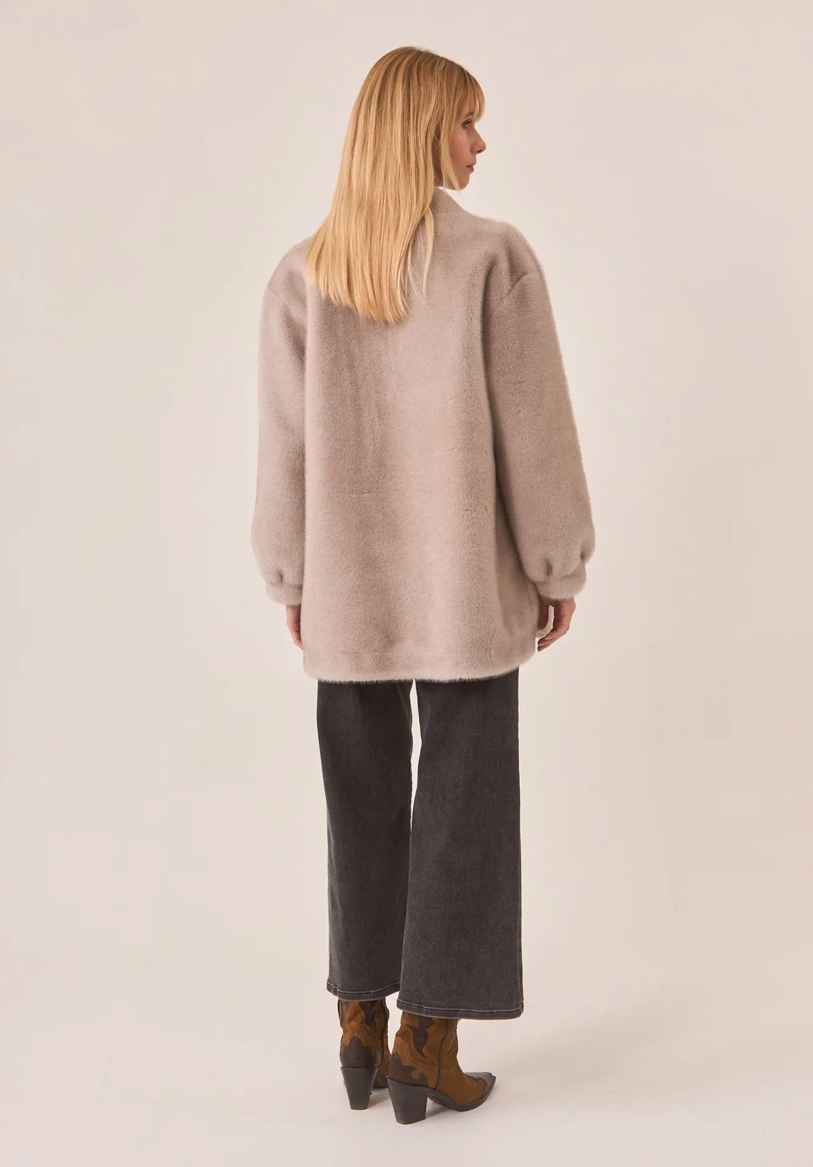 Casaco cinza pêlo trabalhado  YH.Zinnia