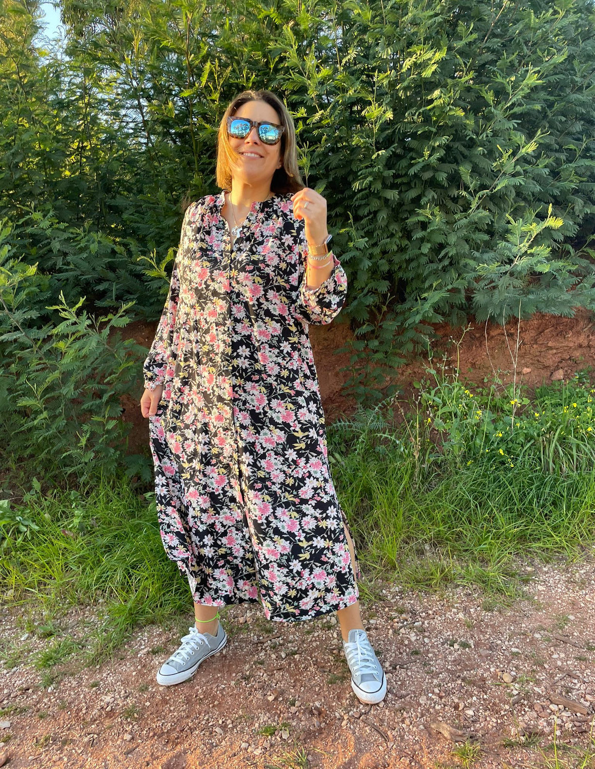 Vestido camiseiro preto floral print rosa