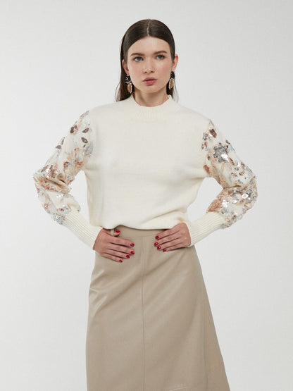 Camisola bege com bordado floral em lantejoulas