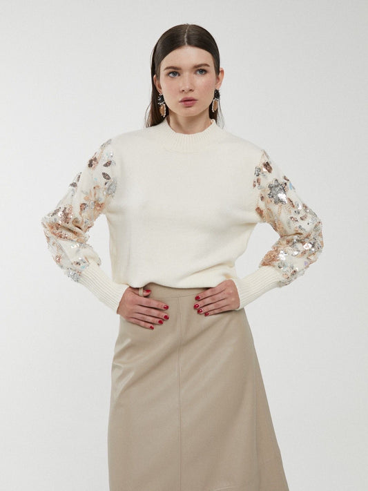 Camisola bege com bordado floral em lantejoulas