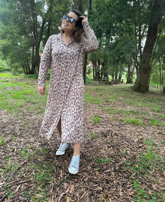 Vestido camiseiro estampado taupe malha fria