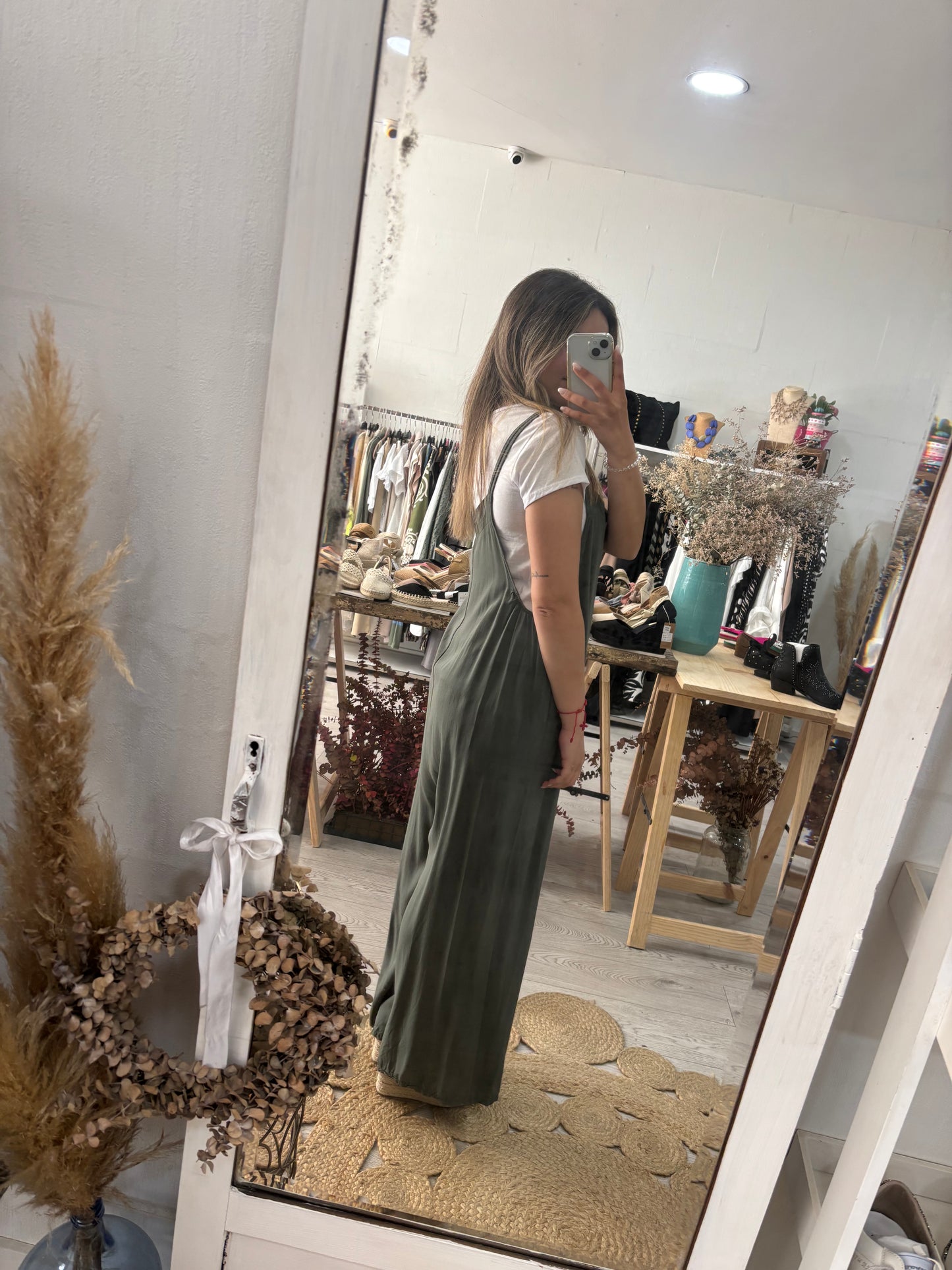 Conjunto tshirt e macacão caqui oversized