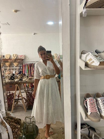 Vestido camiseiro branco bordado inglês cinto