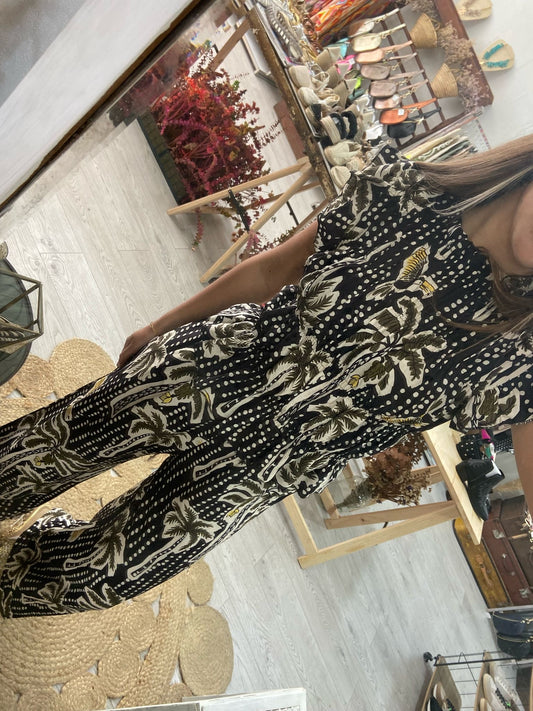 Conjunto tropical preto top e calças