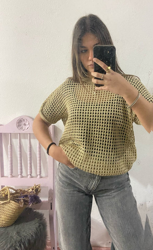 Camisola dourada lurex em crochê malha aberta