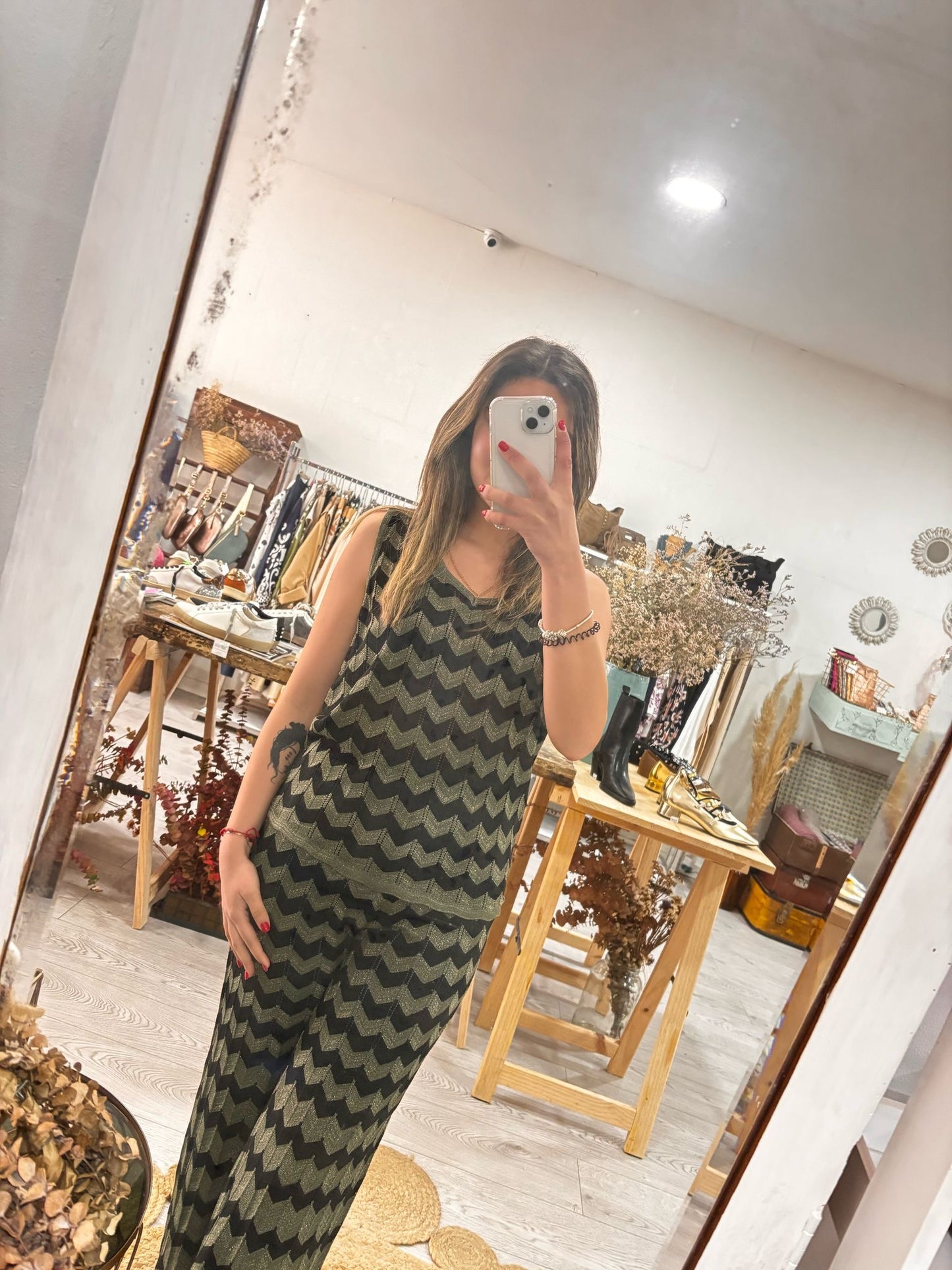 Top zig zag preto e verde