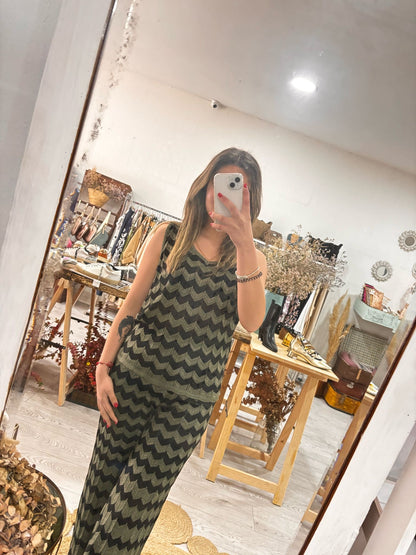 Top zig zag preto e verde