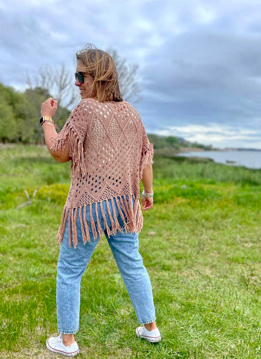 Suéter de crochet rosa antiguo con flecos TS.Tojo