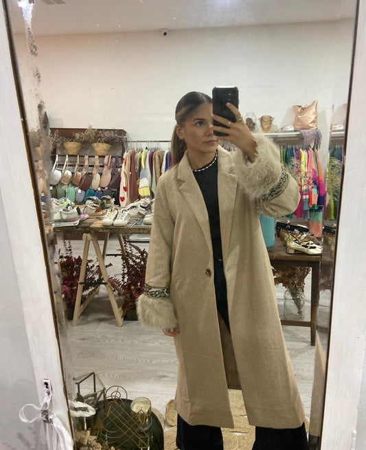 Sobretudo bege lurex punho bordado e pelo NI.Colette