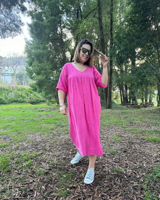 Vestido midi rosa com pintinhas brancas