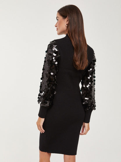 Vestido preto canelado mangas lantejoulas