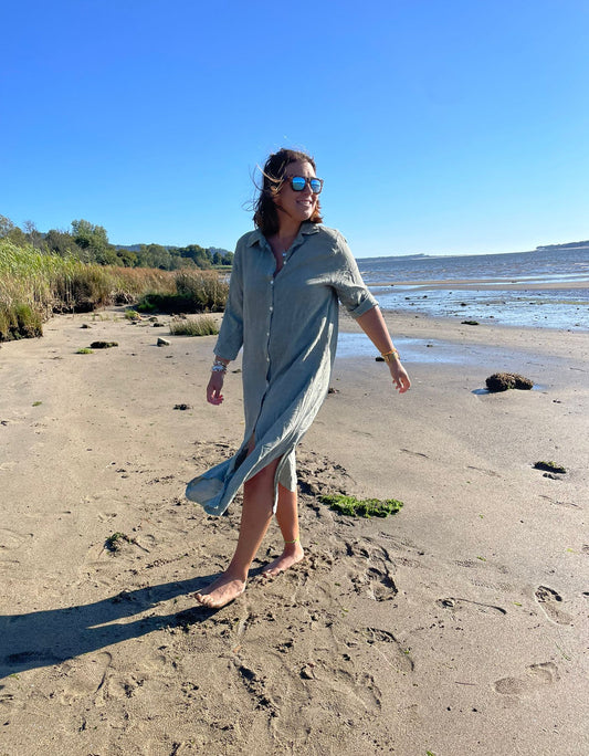 Camiseiro/saída de praia caqui com rachas laterais