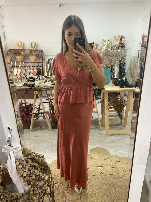 Conjunto top e saia tijolo