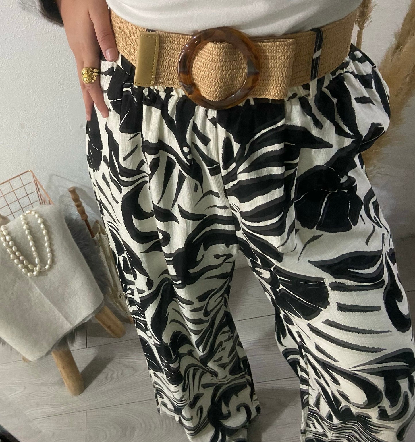 Pantalonas estampado branco e verde com cinto