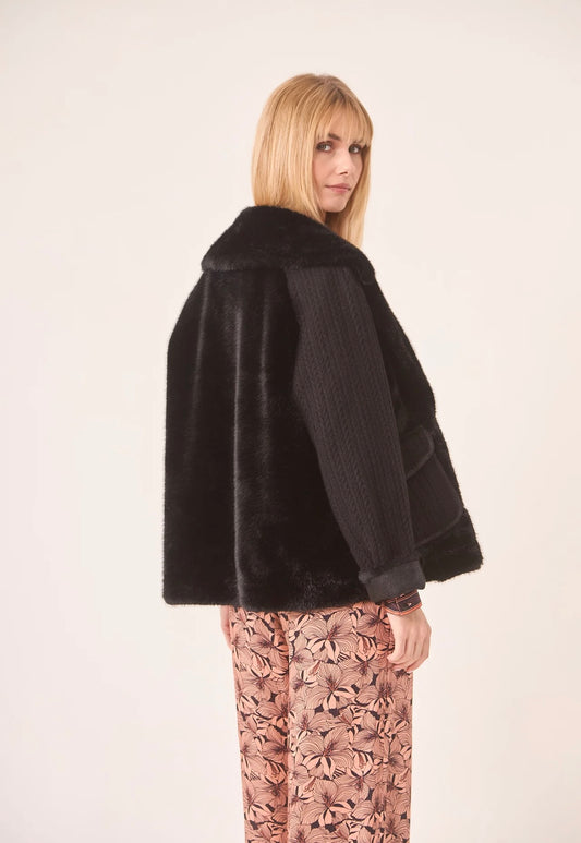 Casaco preto malha combinado com pêlo preto YH.Muscari