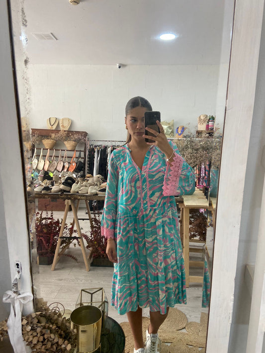 Vestido turquesa com detalhes rosa/bege