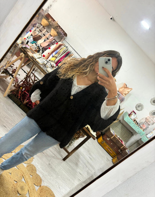 Casaco malha grossa preto com botão