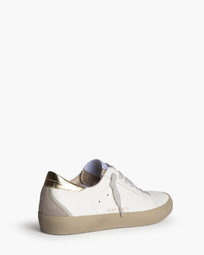 Sapatilhas brancas com pormenor  dourado