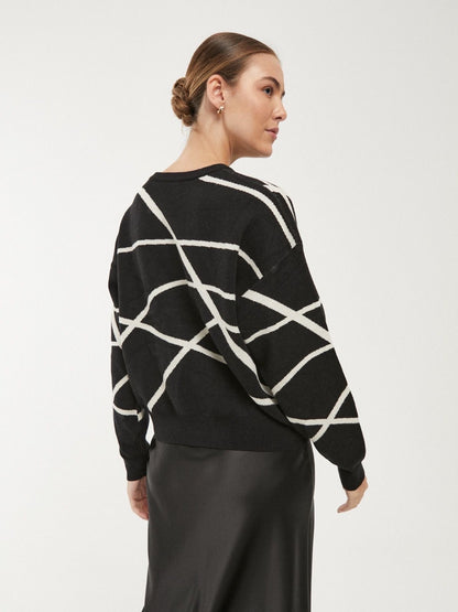 Camisola preta com riscas brancas