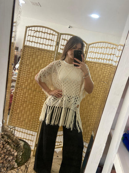Camisola bege crochê com franjas TS.Tojo